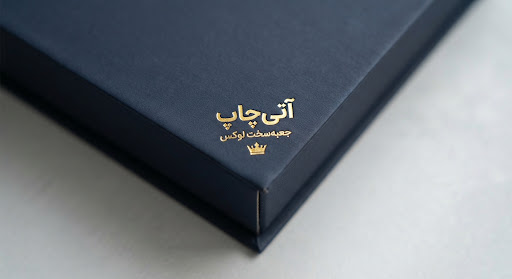 جزئیات طلاکوب و روکش سافت‌تاچ روی جعبه لوکس